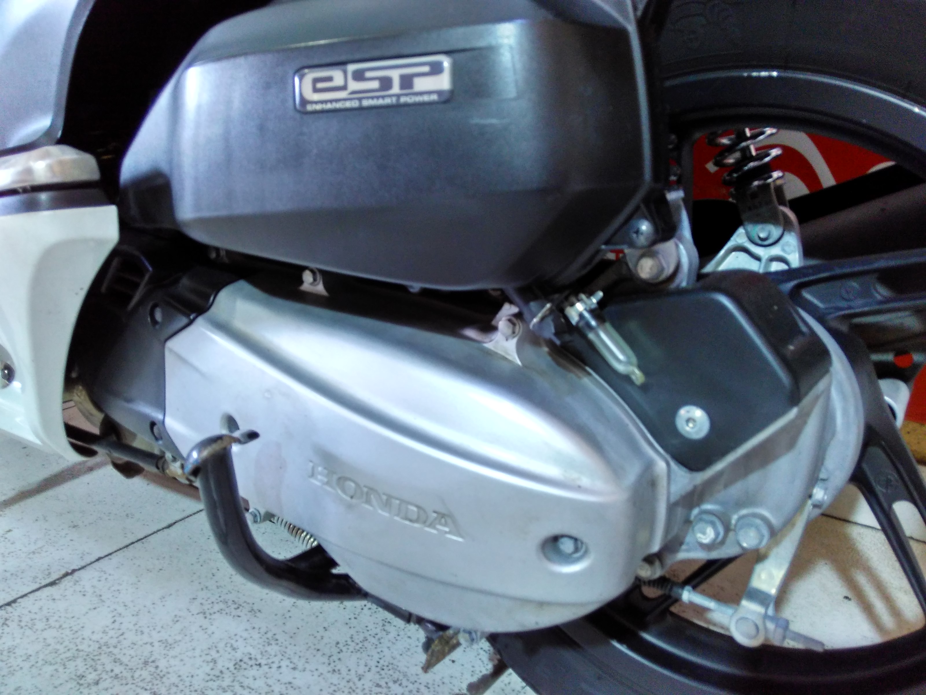 Honda Pcx 150 Branca 2015 Km Motos Sua Loja De Motos Semi Novas 2523